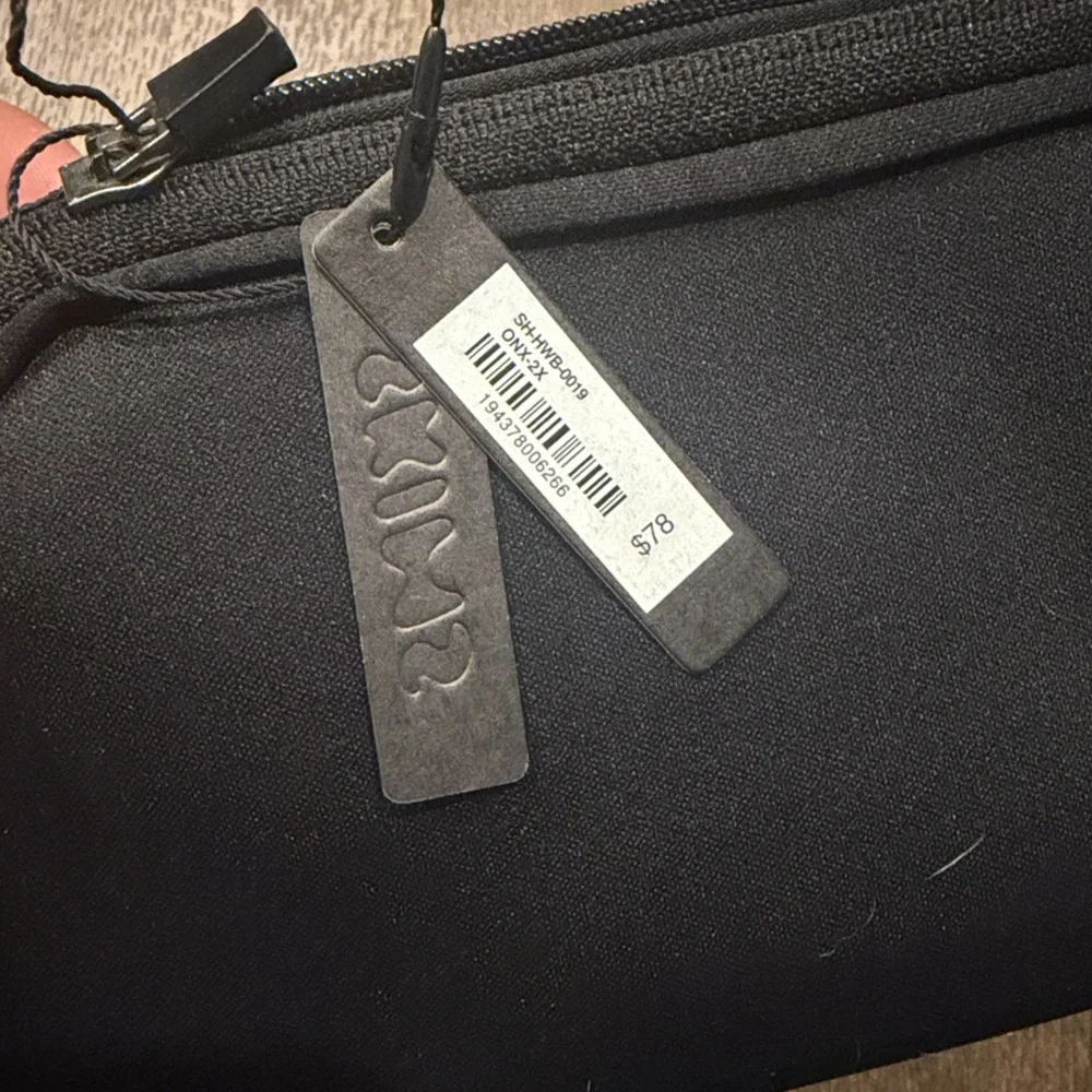 NWT SKIMS Neoprene Logo Pouch – Black
